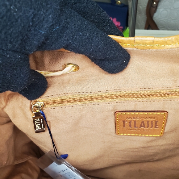 Alviero Backpack - Picture 5 of 6